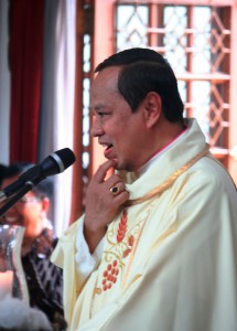 Mgr Suharyo tersenyum