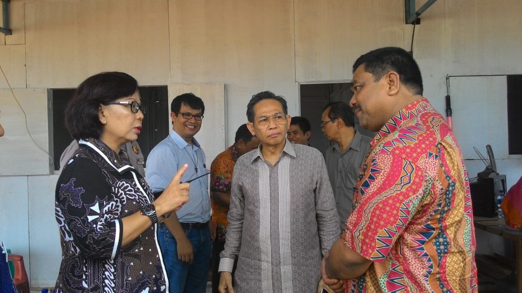 Anggota DPRD Kota Bekasi Enie Widhiastuti, Romo Nestor Togu OFMCap,Ketua Dewan Pembina Pembangunan Setio Lelono, dan Yusran Yunus dari Kemko Polhukam. (Ist)