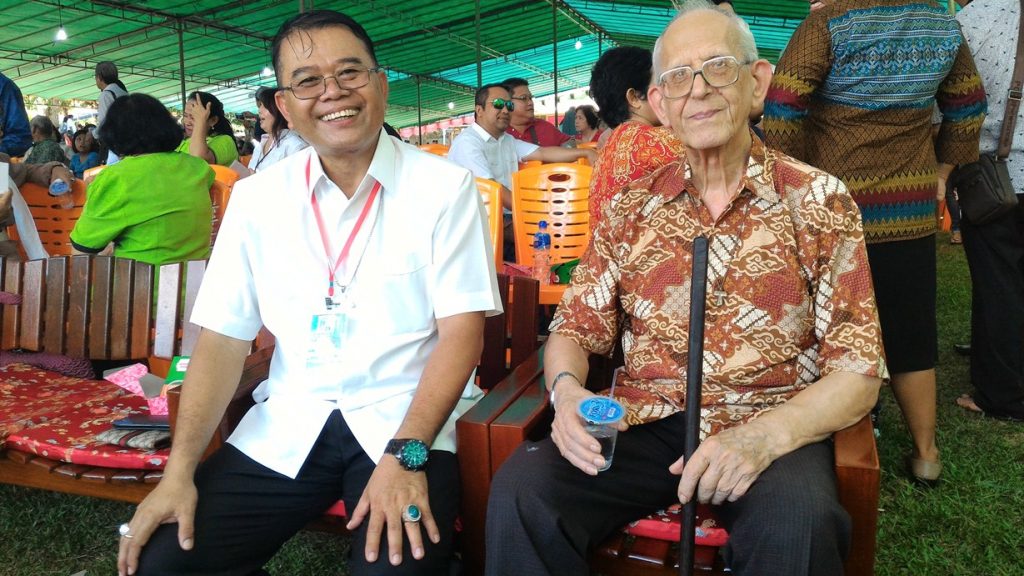 Adrianus Asia Sidot selaku Ketua Umum Ikatan Keluarga Alumni Persekolahan Katolik Nyarumkop. Adrianus kini menjabat Bupati Kabupaten Landak. Ia bertemu Br. Claudius Kuype MTB, mantan gurunya di SMA Seminari