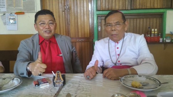 Gubernur Kalbar Drs. Cornelis bersama Uskup Keuskupan Padang Mgr. Martinus D. Situmorang OFMCap