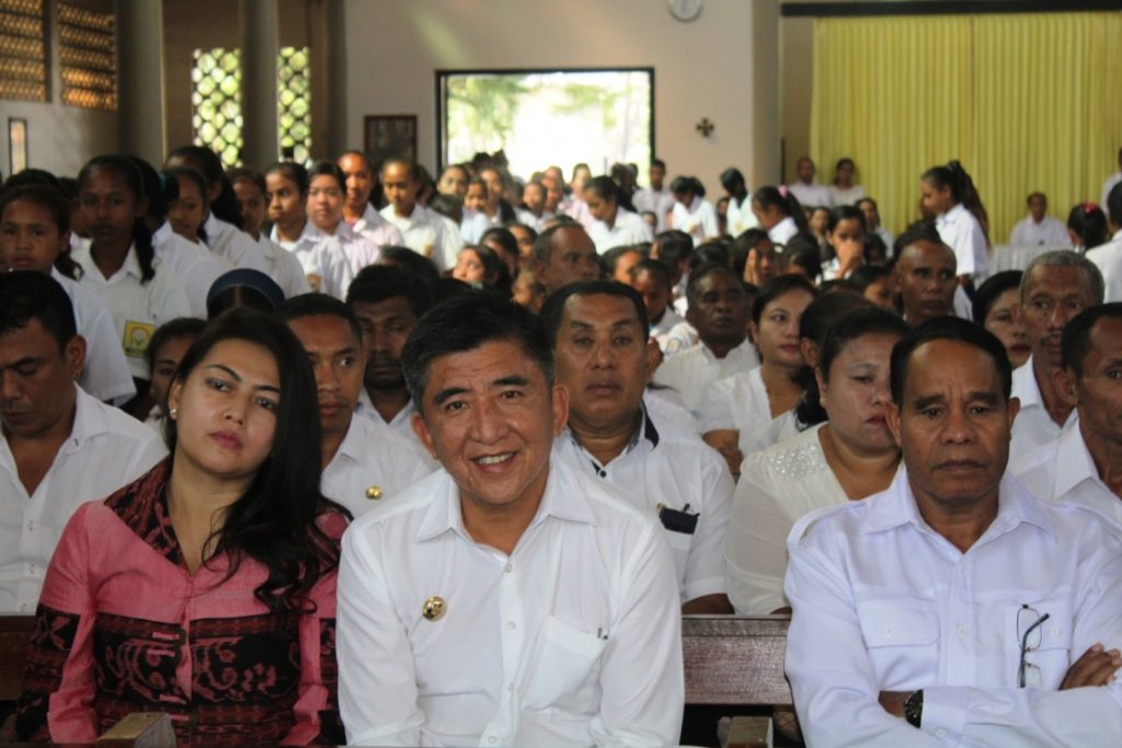 Bupati Kabupaten Belu hadir dalam misa perayaan HUT Kemerdekaan RI di Katedral Atambua.