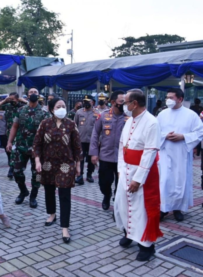 Vigili Natal Panglima Tni Kapolri Ketua Dpr Sambangi Gereja Katedral