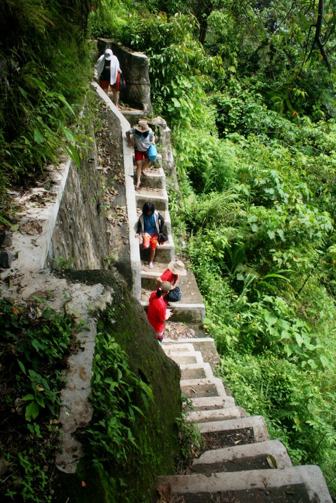 Wisata Lombok Trekking Ke Air Terjun Sedang Gila Di Senaru