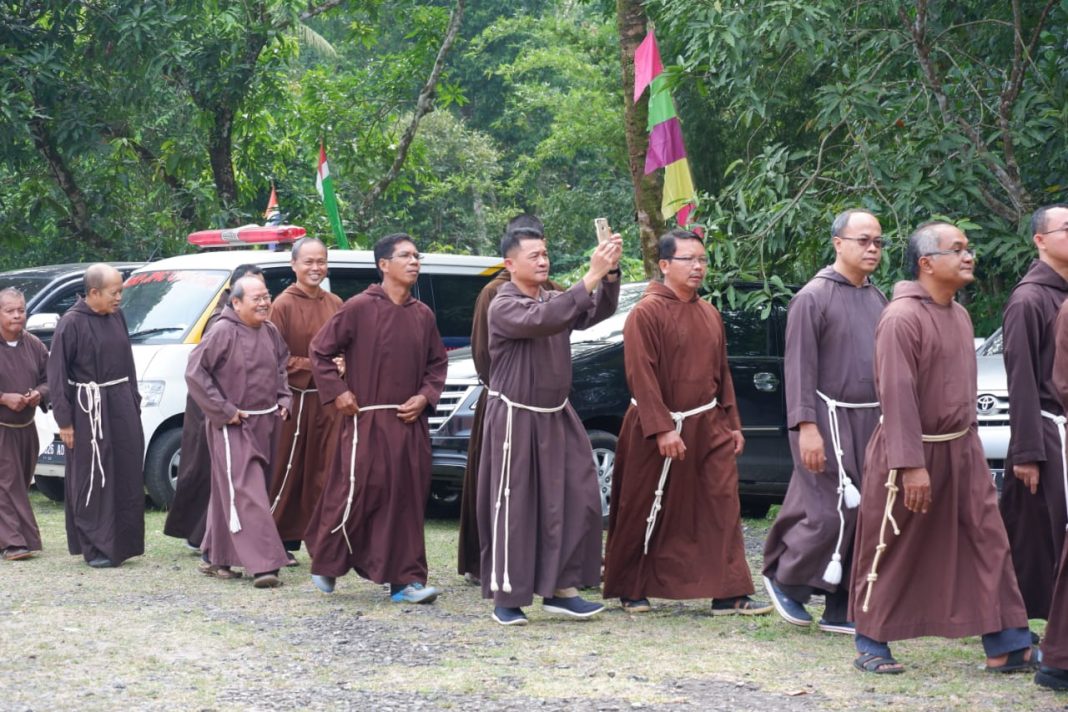 25 Tahun Ordo Kapusin Provinsi Pontianak, Pengikraran Kaul Kekal Dan ...