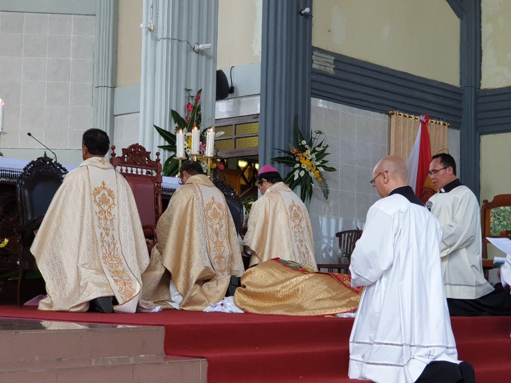 Prosesi Misa Tahbisan Uskup Keuskupan Ruteng Mgr Siprianus Hormat Sesawinet 2784