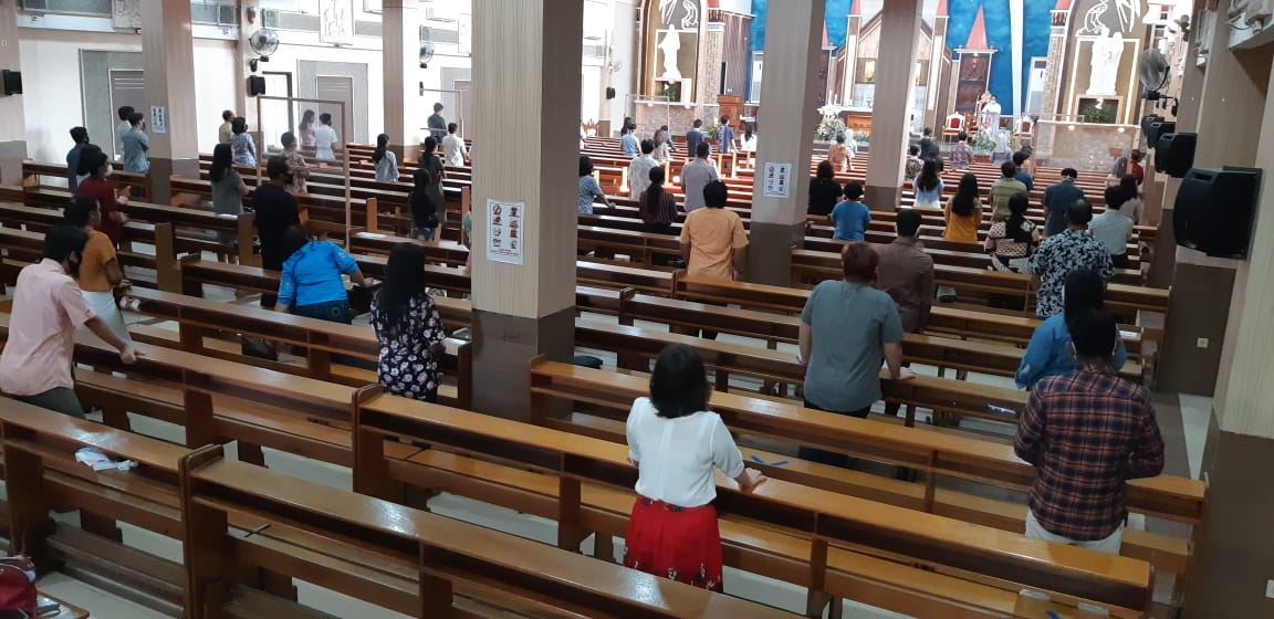 Keuskupan Palangka Raya: Misa Berjarak di Gereja St. Joan ...