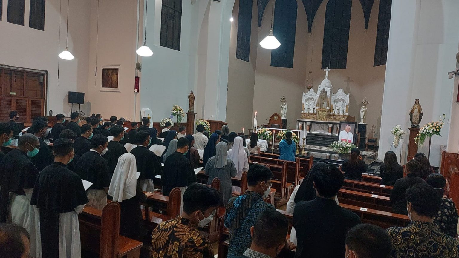 In Memoriam Mgr Hubertus Leteng Bahagia Bisa Cuti Pulang Ke Ruteng 2 Sesawinet 9769