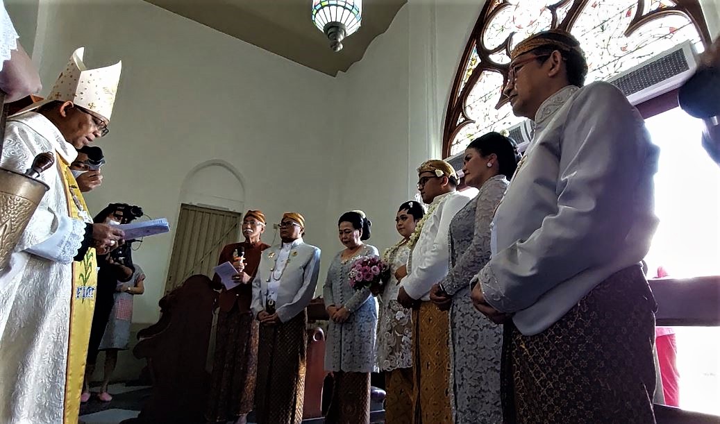 Saling Menerimakan Sakramen Perkawinan Di Gereja Katedral Bogor ...