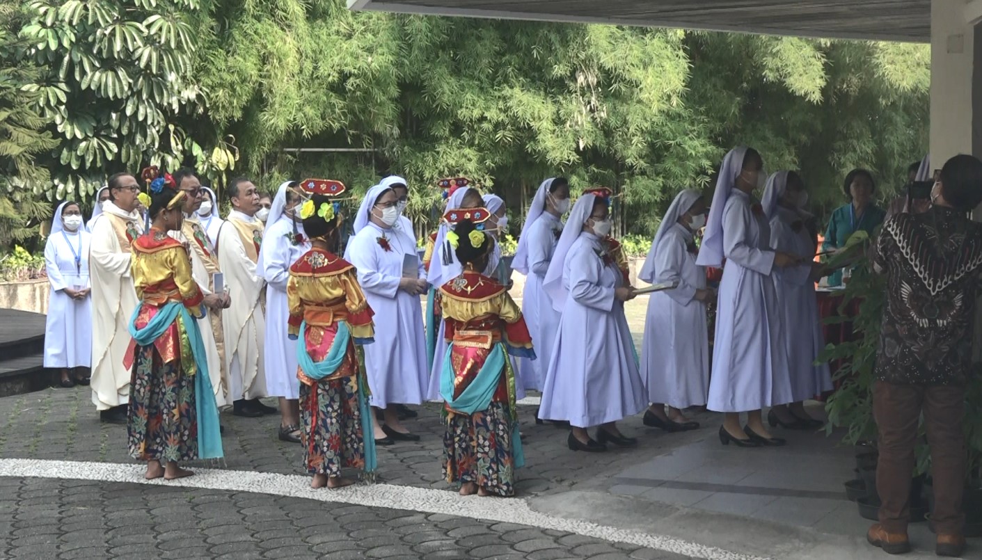 Arak-arakan Penari Awali Perayaan Ekaristi Syukur Perjalanan 125 Tahun ...