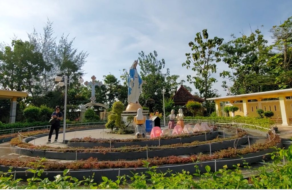 Ngalap Berkah Di Taman Doa St. Maria Di Fatima, Ngrawoh, Sragen, Jateng ...